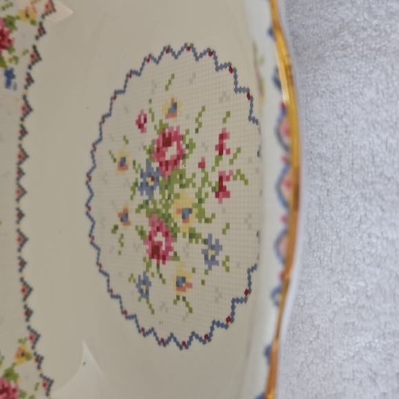 Vintage Royal Albert Petit Point  Oval Vegetable Serving Bowl Bone China - Picture 7 of 7